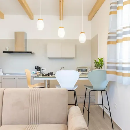 Pasithea House Semesterbostad *